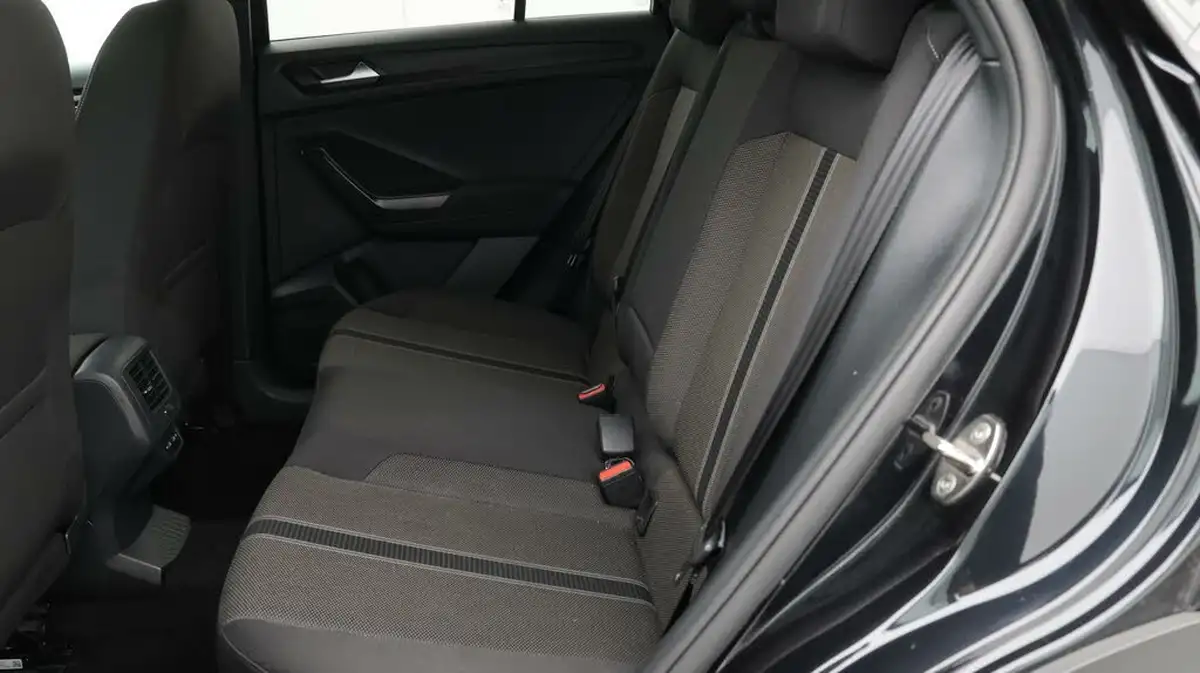 2021-volkswagen-t-roc-10-tsi-black-edition-110ps-big-16