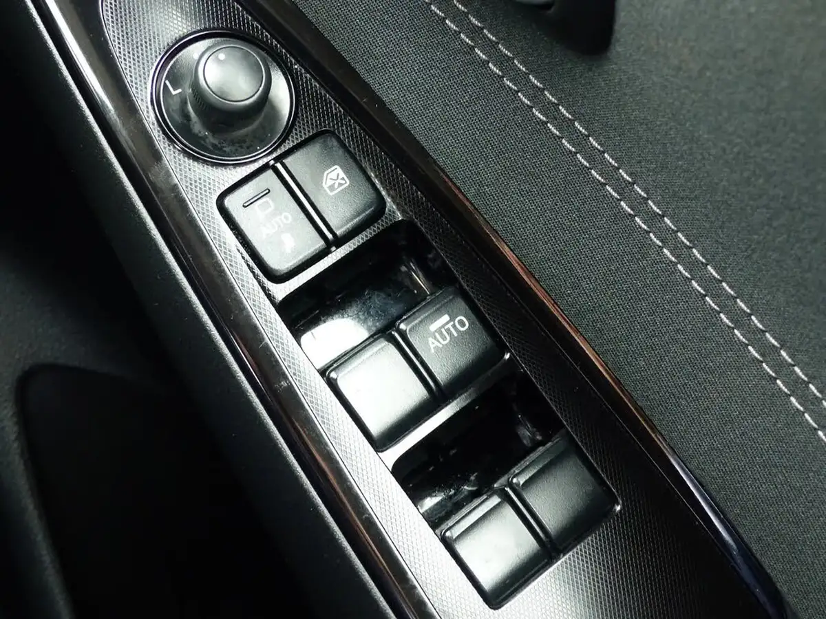 2019-mazda-mazda2-15-sport-nav-big-17