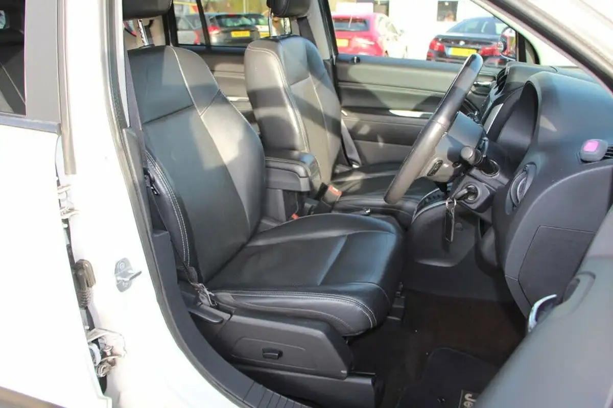 2014-jeep-compass-24-limited-big-10