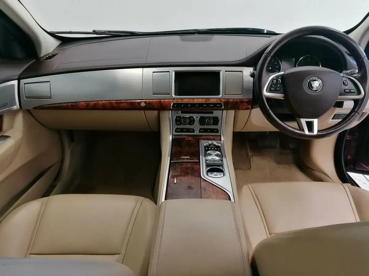 2014-jaguar-xf-22td-premium-luxury-200ps-saloon-4d-big-15