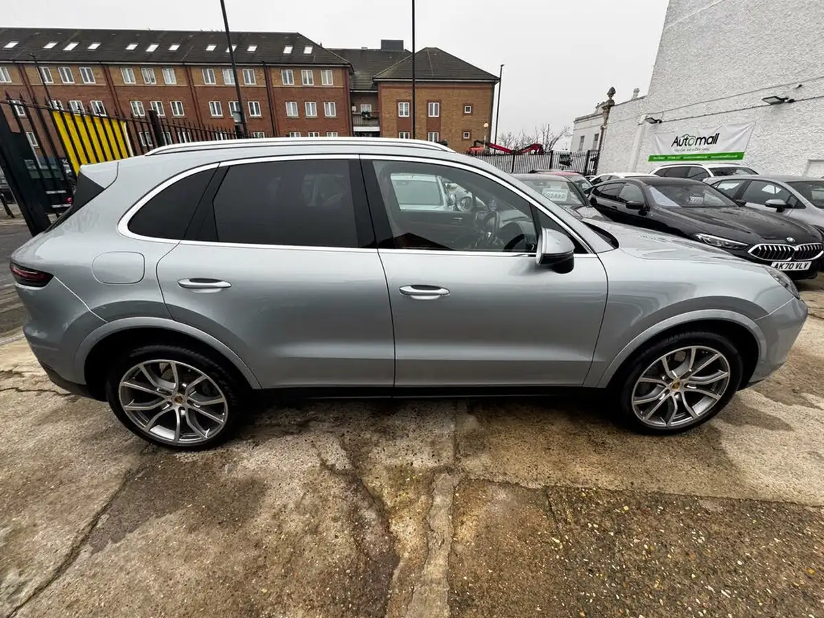 2019-porsche-cayenne-30-v6-s-big-17
