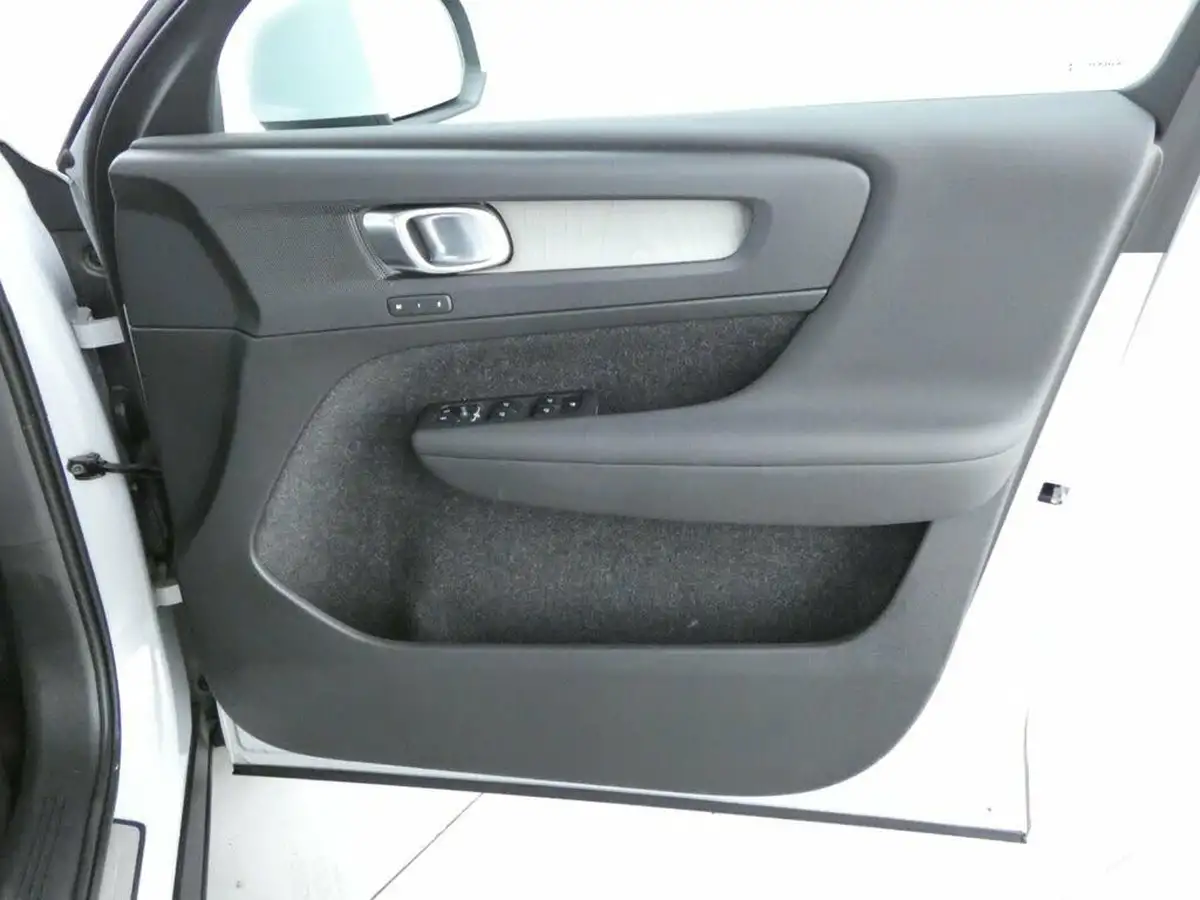 2020-volvo-xc40-15-t3-inscription-big-9