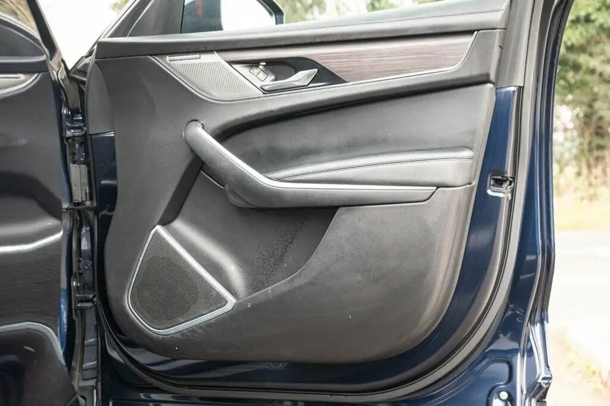 2021-jaguar-f-pace-20-d200-se-mhev-big-23