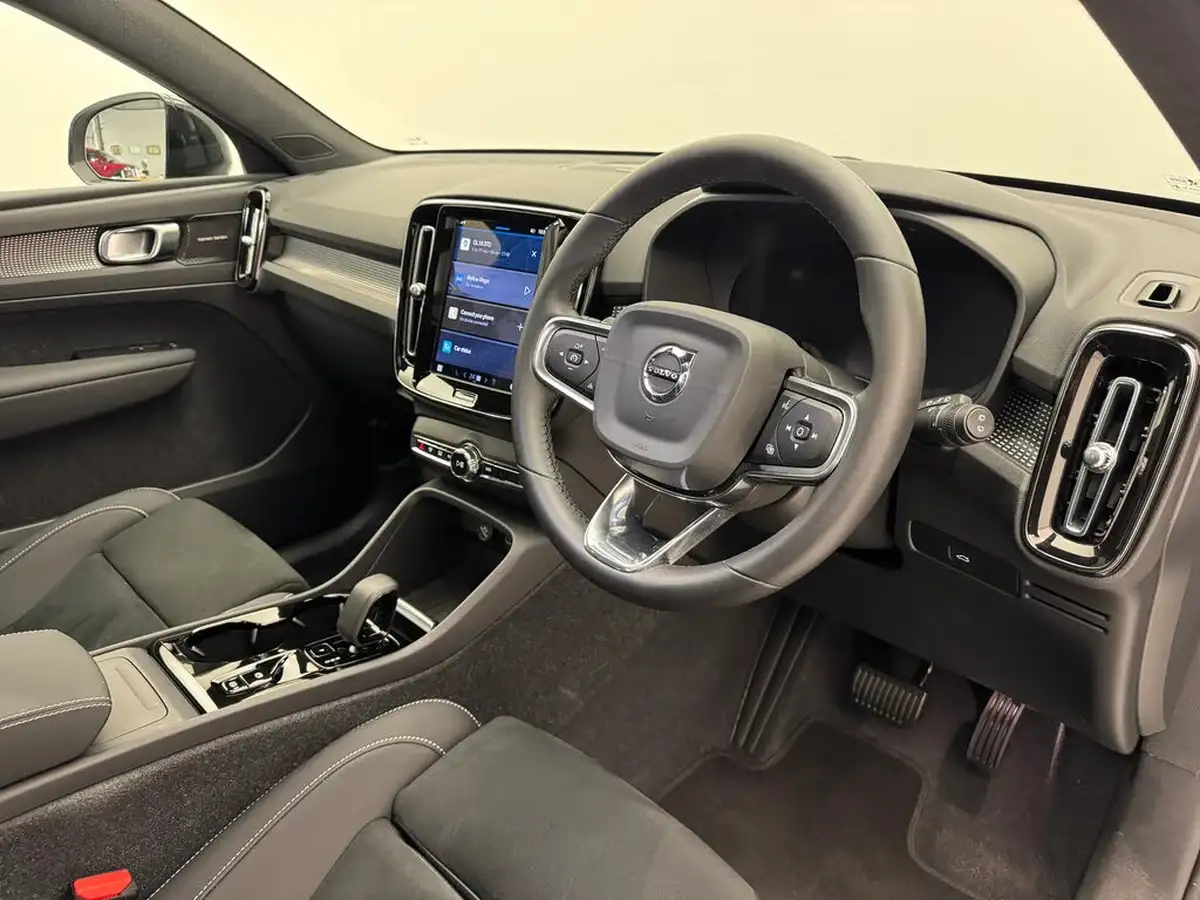 2024-volvo-xc40-20-b3-ultimate-big-19