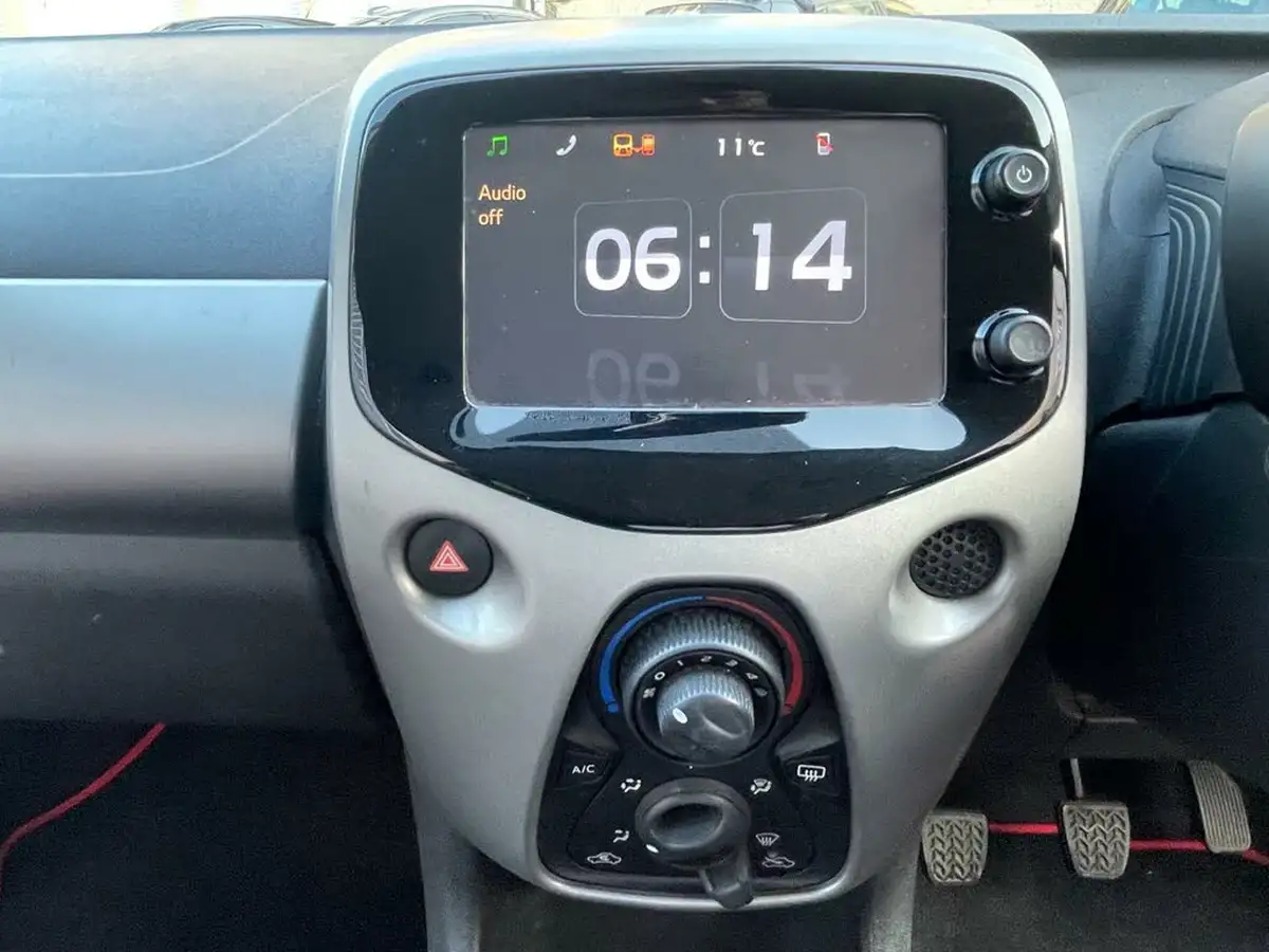 2016-citroen-c1-10-vti-feel-3d-big-23