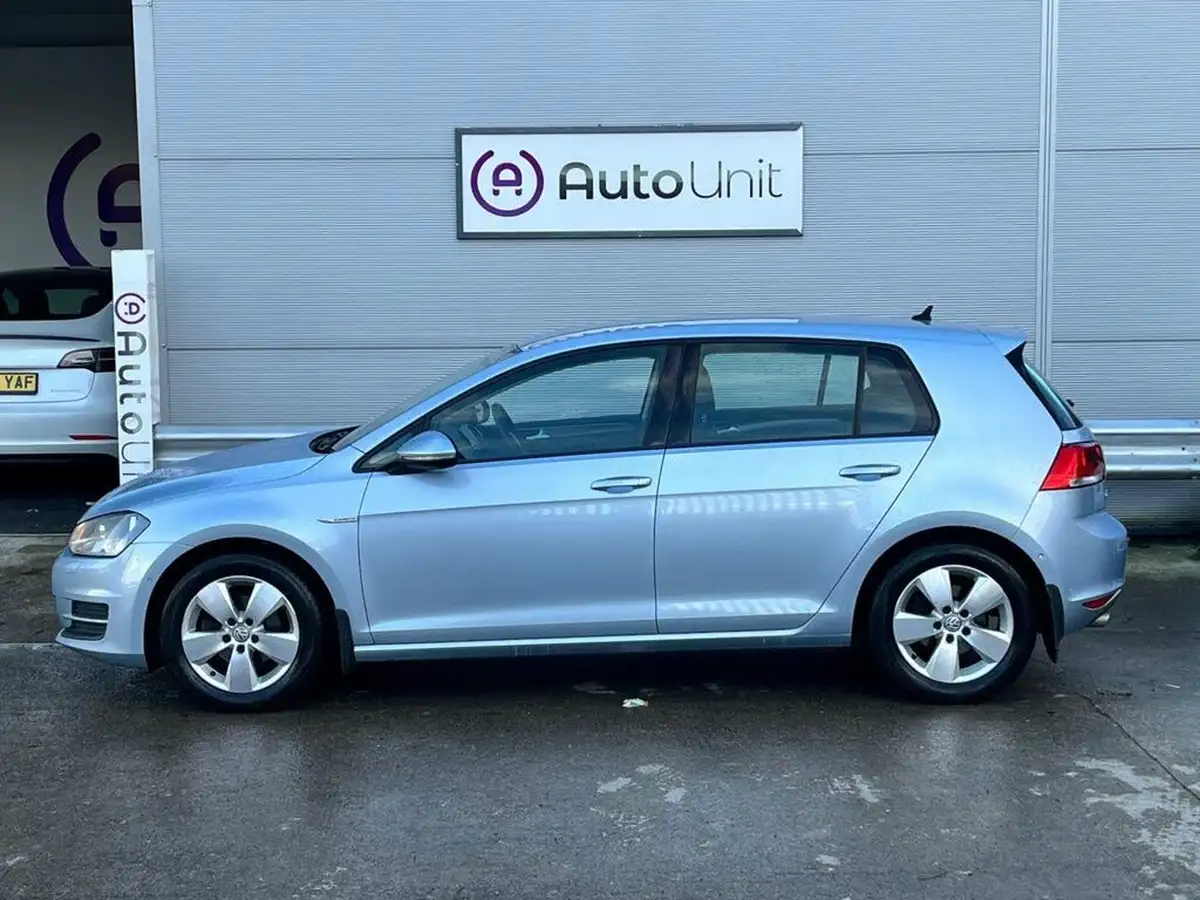 2015-volkswagen-golf-16tdi-bluemotion-ss-hatchback-5d-big-30