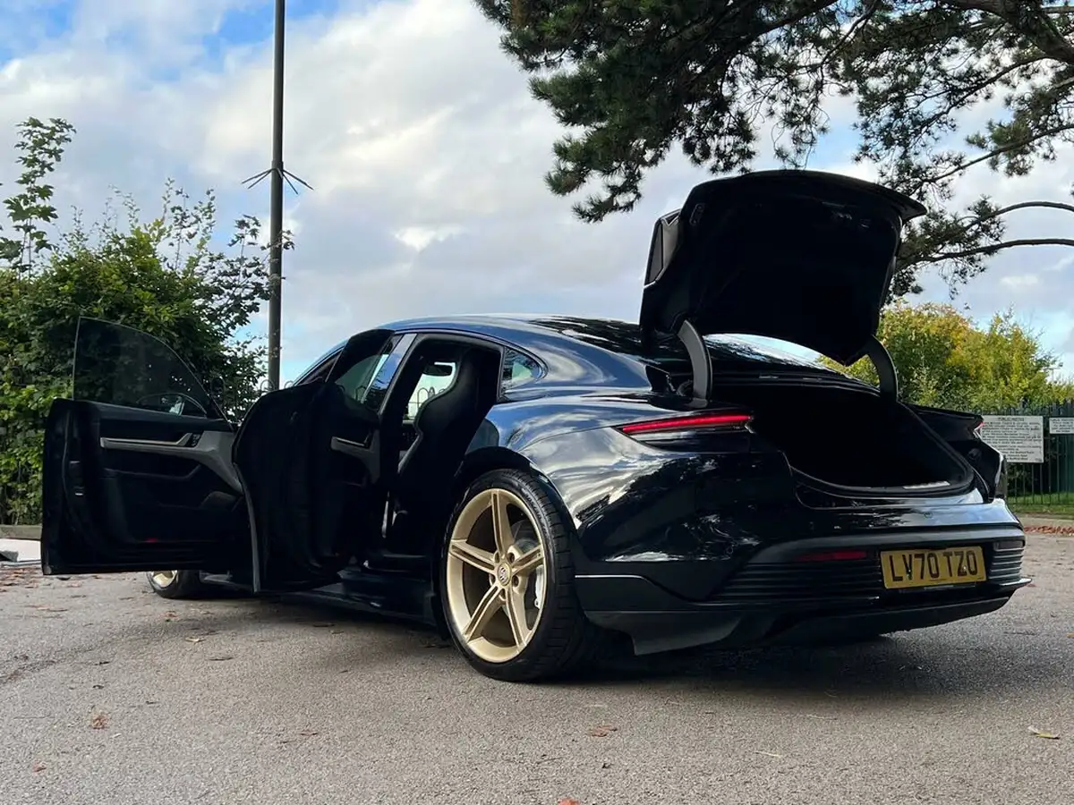 2020-porsche-taycan-e-turbo-big-33