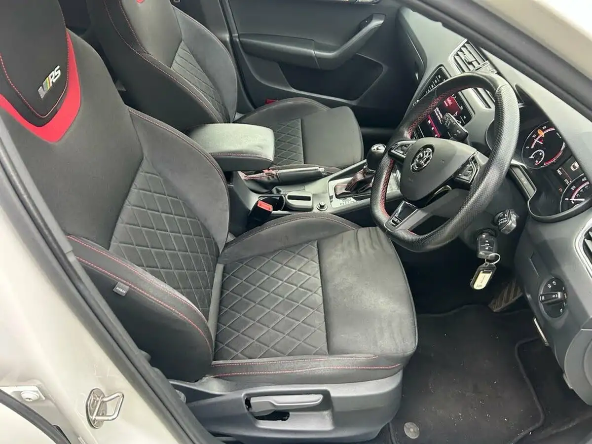 2019-skoda-octavia-20-tsi-vrs-estate-dsg-big-15