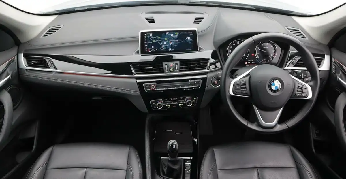 2021-bmw-x1-20td-sdrive18d-xline-big-13