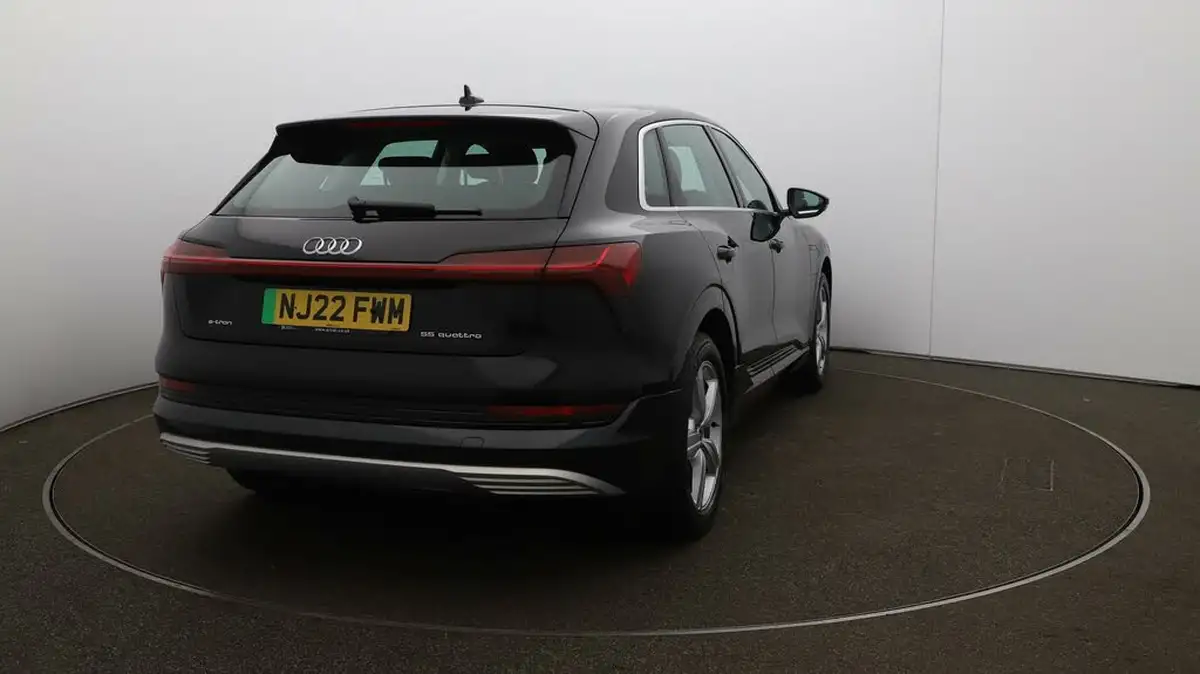 2022-audi-e-tron-55e-technik-station-wagon-big-48