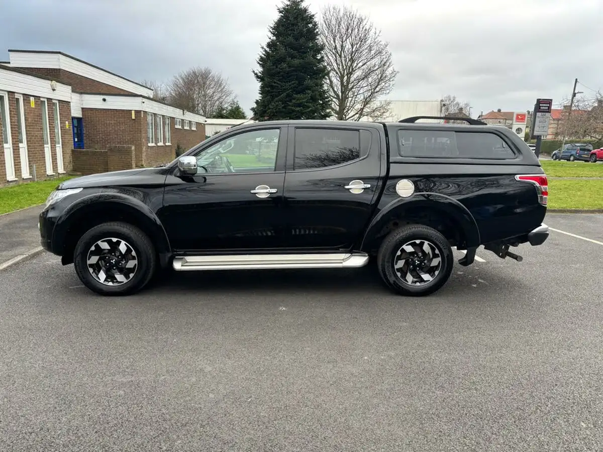 2019-mitsubishi-l200-24di-d-barbarian-eu6b-big-3