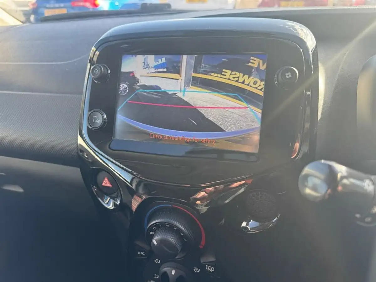 2020-citroen-c1-10-vti-flair-ss-5d-big-5