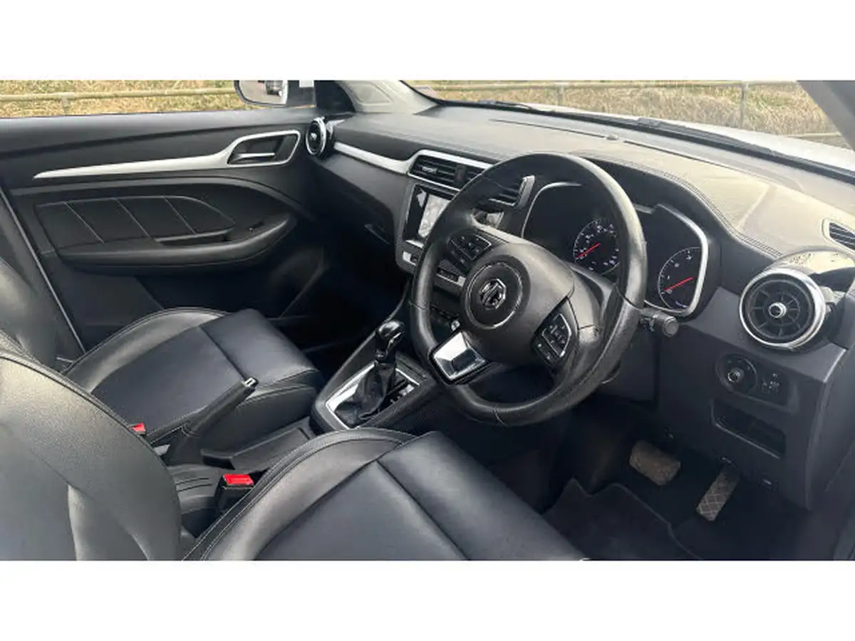 2019-mg-zs-suv-10t-gdi-exclusive-111ps-big-10