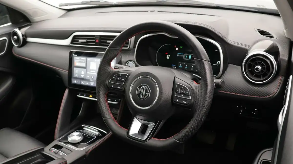 2022-mg-zs-suv-e-trophy-ev-156ps-long-range-big-9