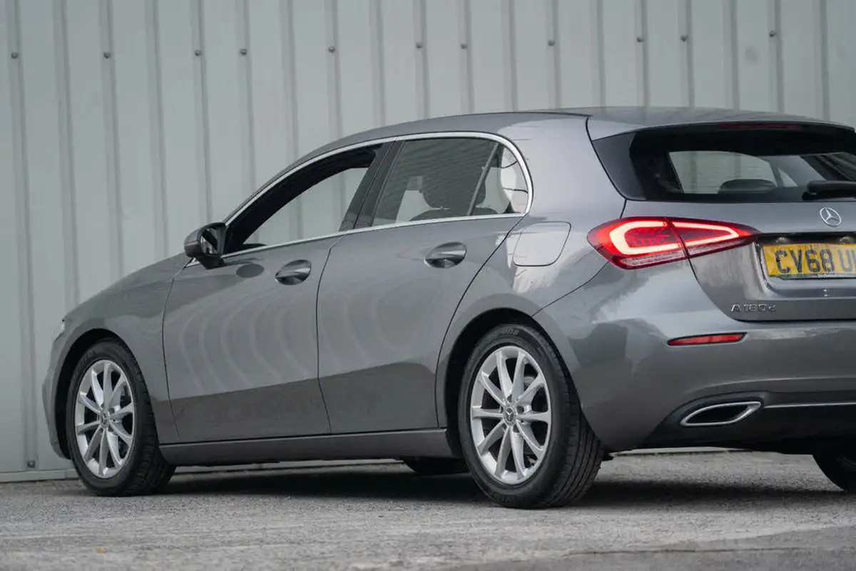 2018-mercedes-benz-a-class-15d-a180d-sport-116ps-ss-hatchback-5d-7g-dct-big-40
