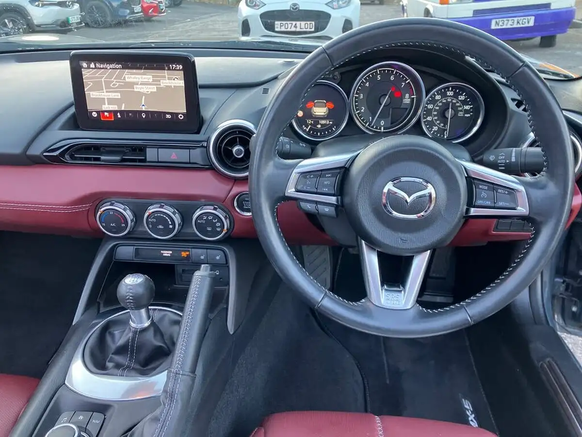 2021-mazda-mx-5-15-r-sport-big-16