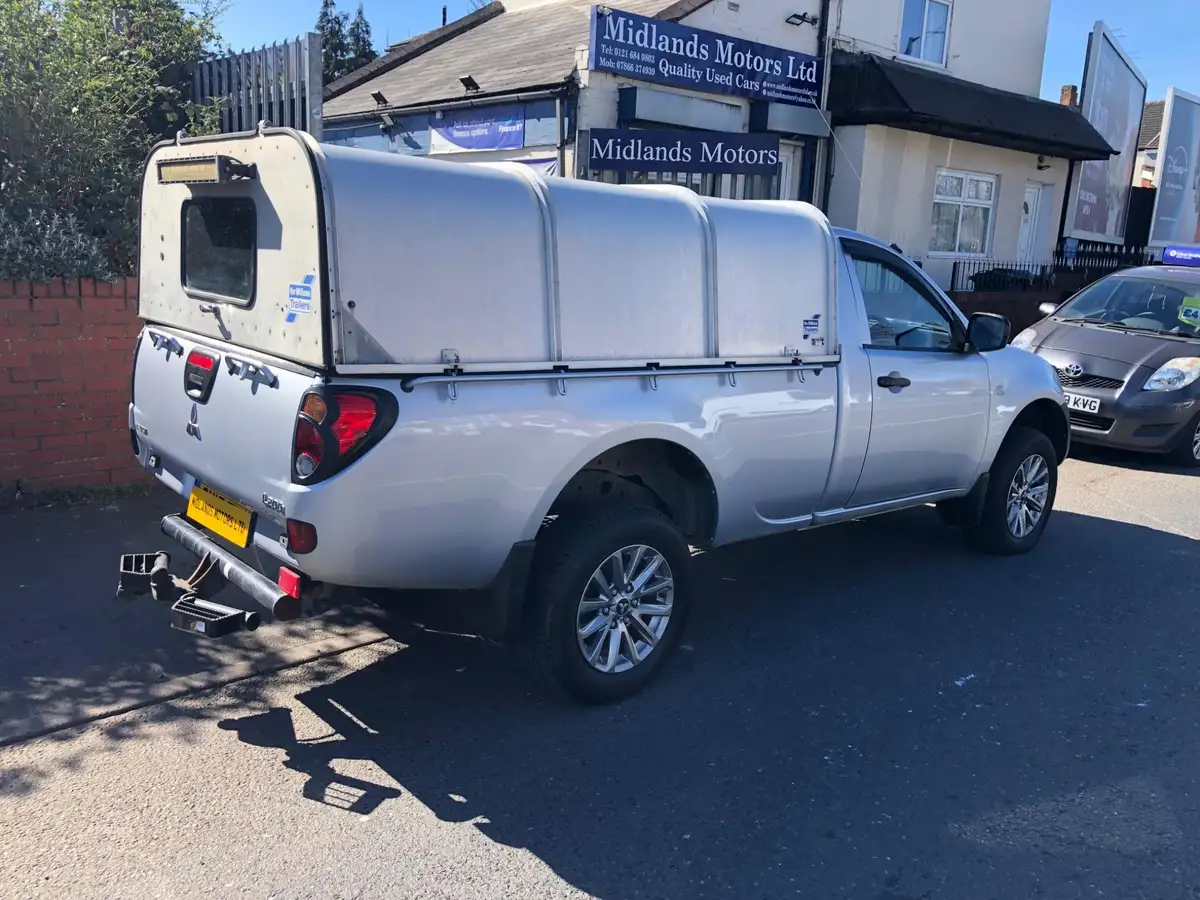 2015-mitsubishi-l200-25td-4life-pick-up-big-6
