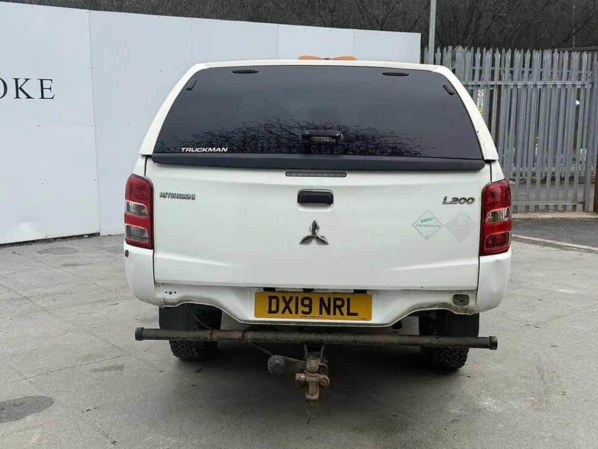 2019-mitsubishi-l200-24di-d-4life-eu6b-double-pickup-big-3