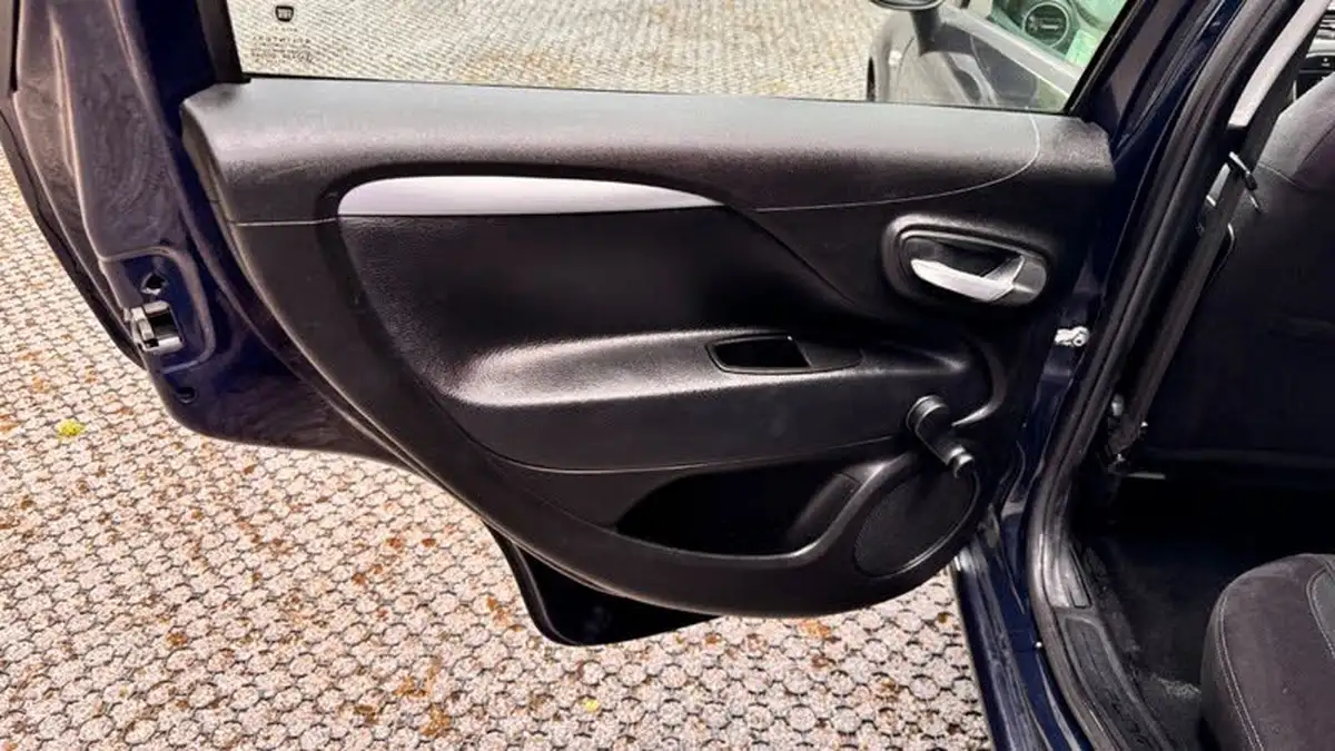 2010-fiat-punto-evo-14-eleganza-big-28