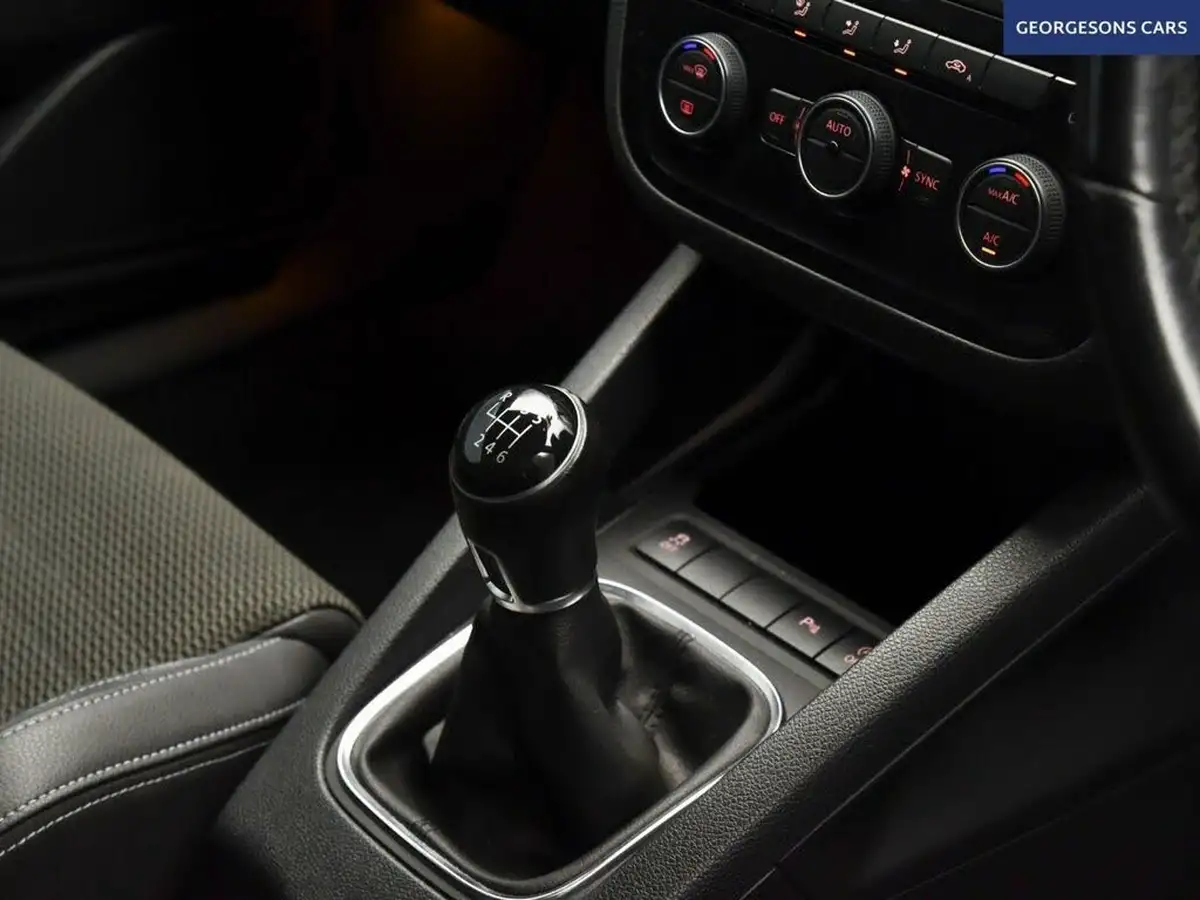 2016-volkswagen-scirocco-20tdi-gt-150ps-big-27
