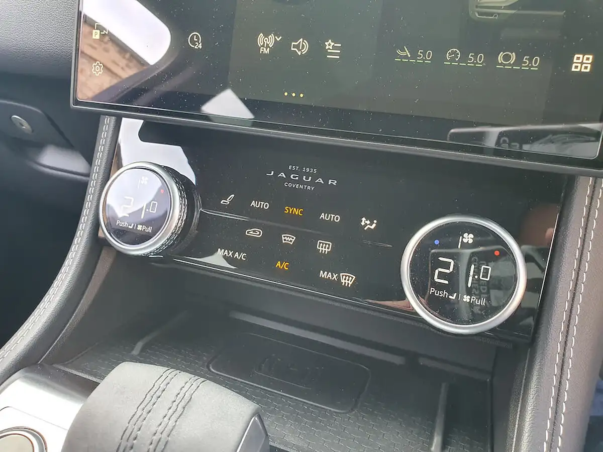 2024-jaguar-f-pace-30-d300-r-dynamic-hse-black-big-39