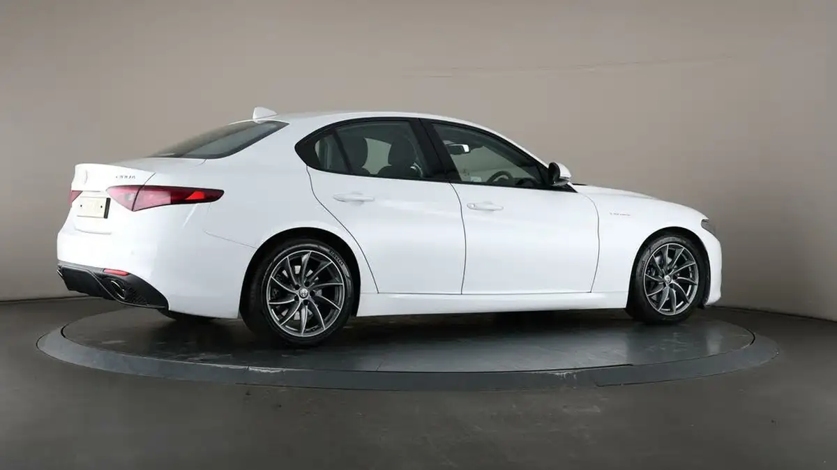 2017-alfa-romeo-giulia-20-veloce-big-57