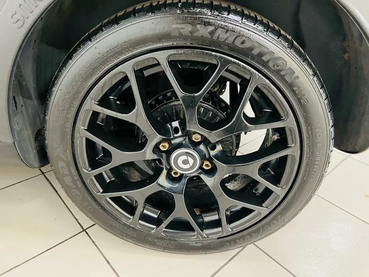 2016-smart-fortwo-10-edition-black-twinamic-big-20