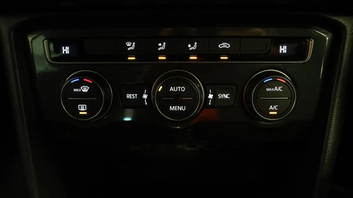 2018-volkswagen-tiguan-20tdi-se-navigation-150ps-ss-dsg-big-11