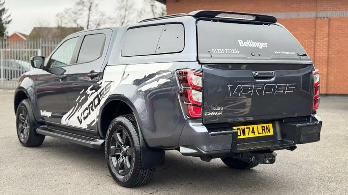 2024-isuzu-d-max-19td-v-cross-auto-big-3