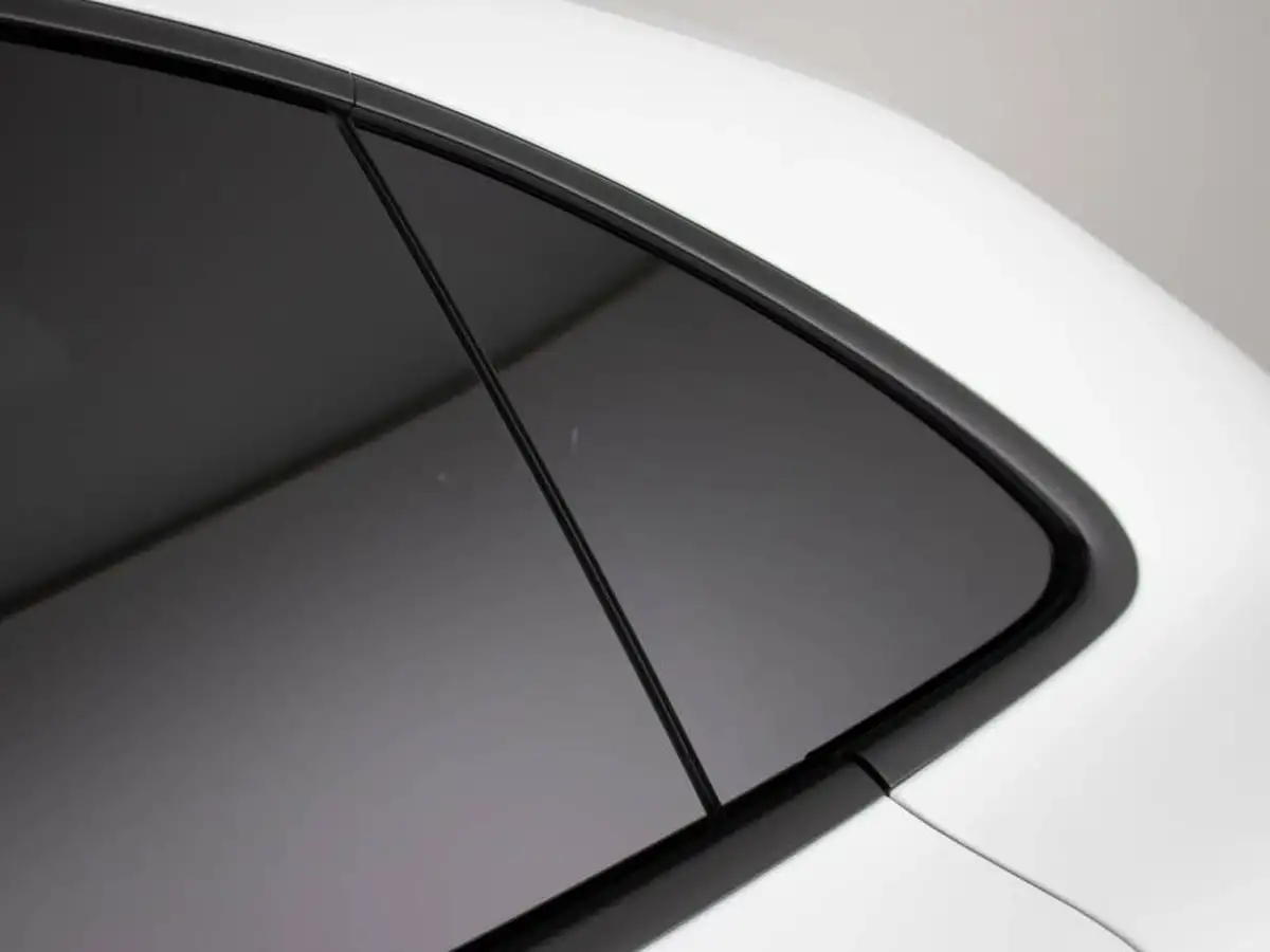 2025-porsche-macan-e-electric-big-21