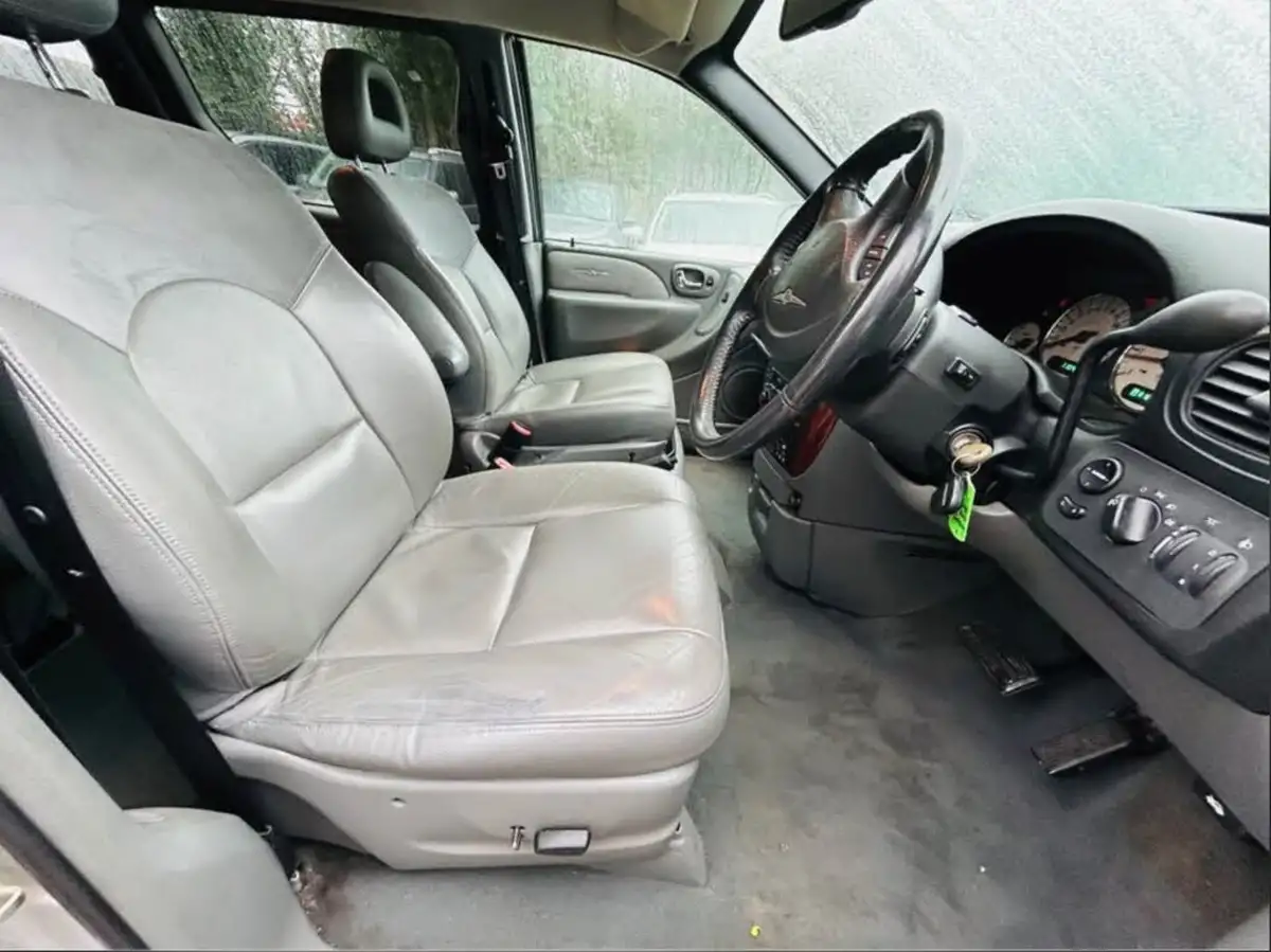 2006-chrysler-grand-voyager-33-limited-xs-big-12