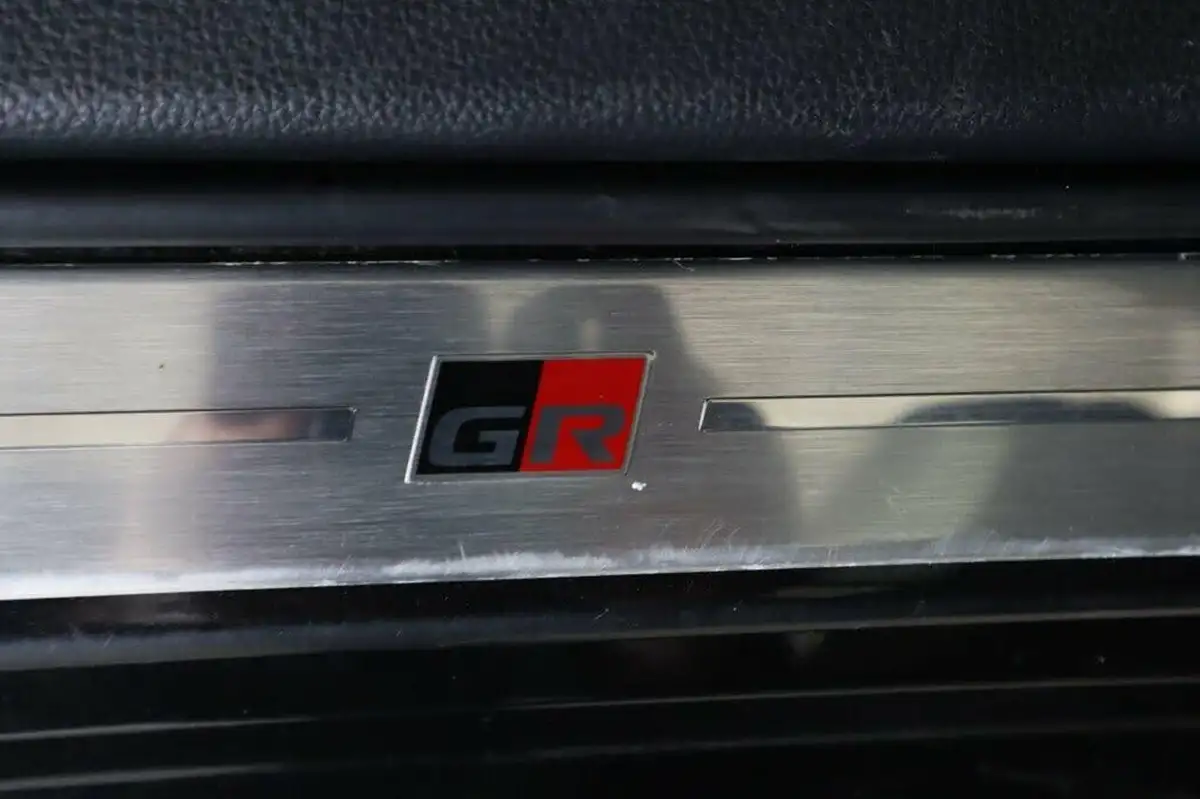 2021-toyota-corolla-18-vvt-i-gr-sport-trk-hatchback-big-29