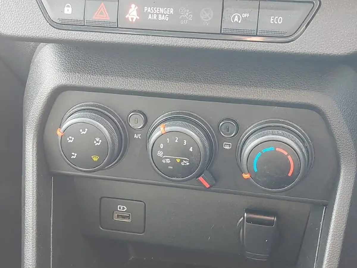 2022-dacia-sandero-10-tce-comfort-90bhp-cvt-big-16