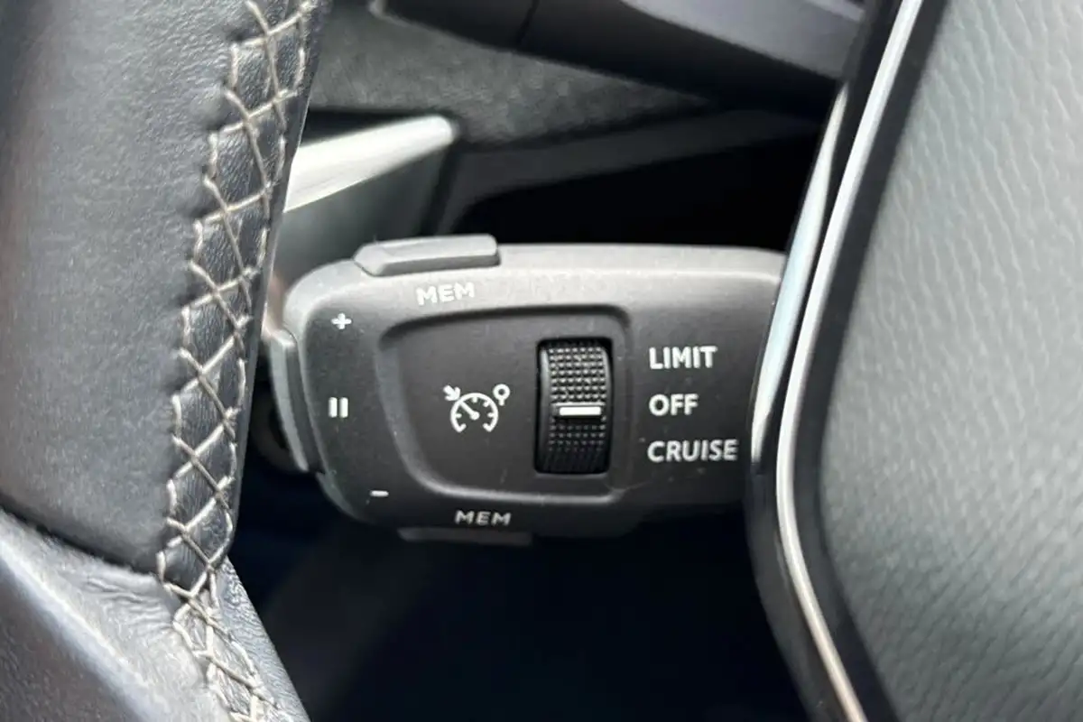 2021-peugeot-3008-suv-12-puretech-allure-premium-big-29