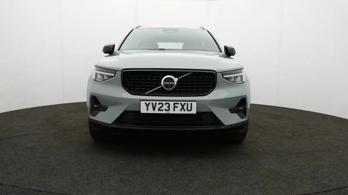 2023-volvo-xc40-20-b3-plus-big-1