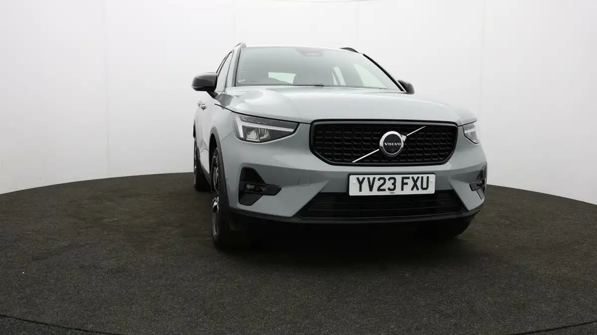 2023-volvo-xc40-20-b3-plus-big-49