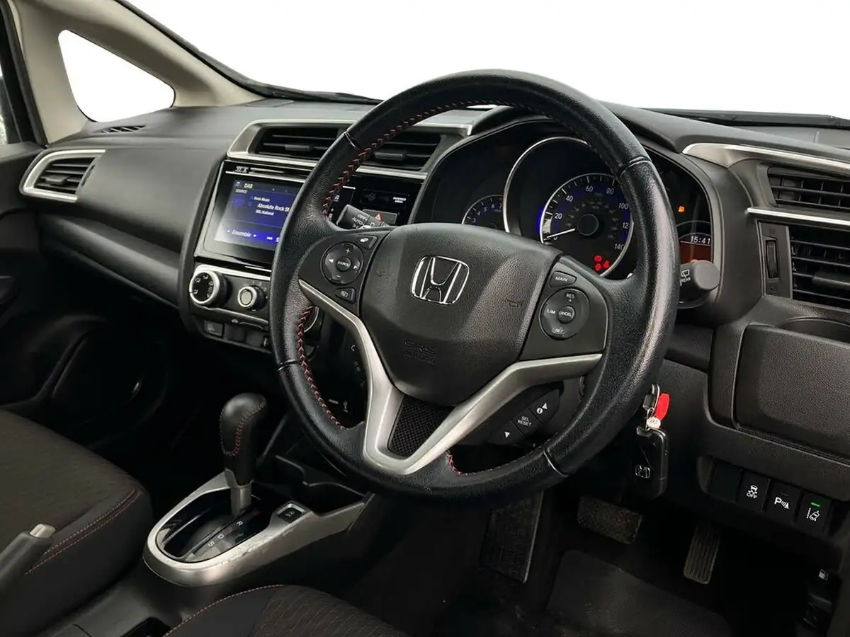 2019-honda-jazz-15-i-vtec-sport-cvt-big-7