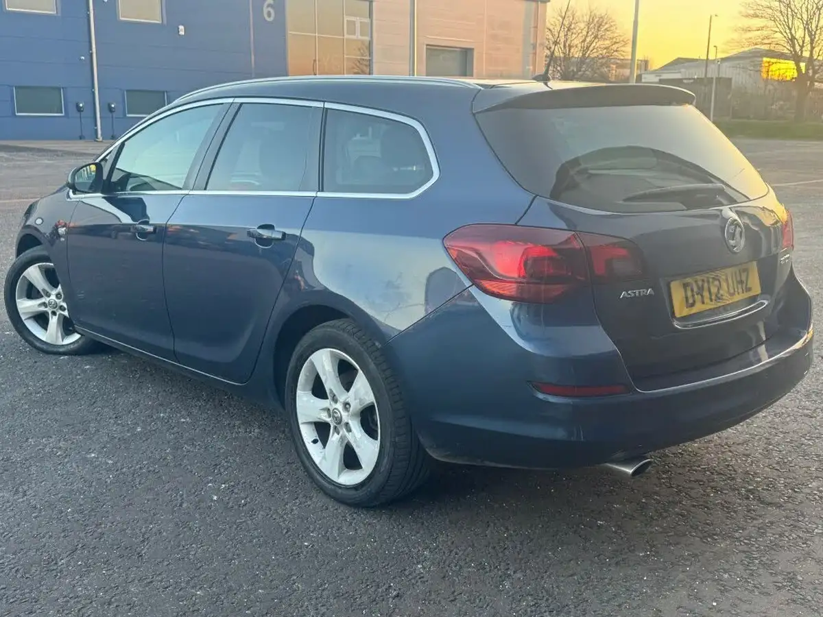 2012-vauxhall-astra-20td-sri-165ps-ss-estate-big-6