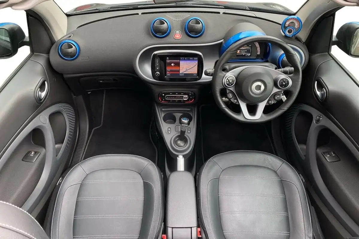 2018-smart-fortwo-eq-edition-nightsky-cabriolet-big-9