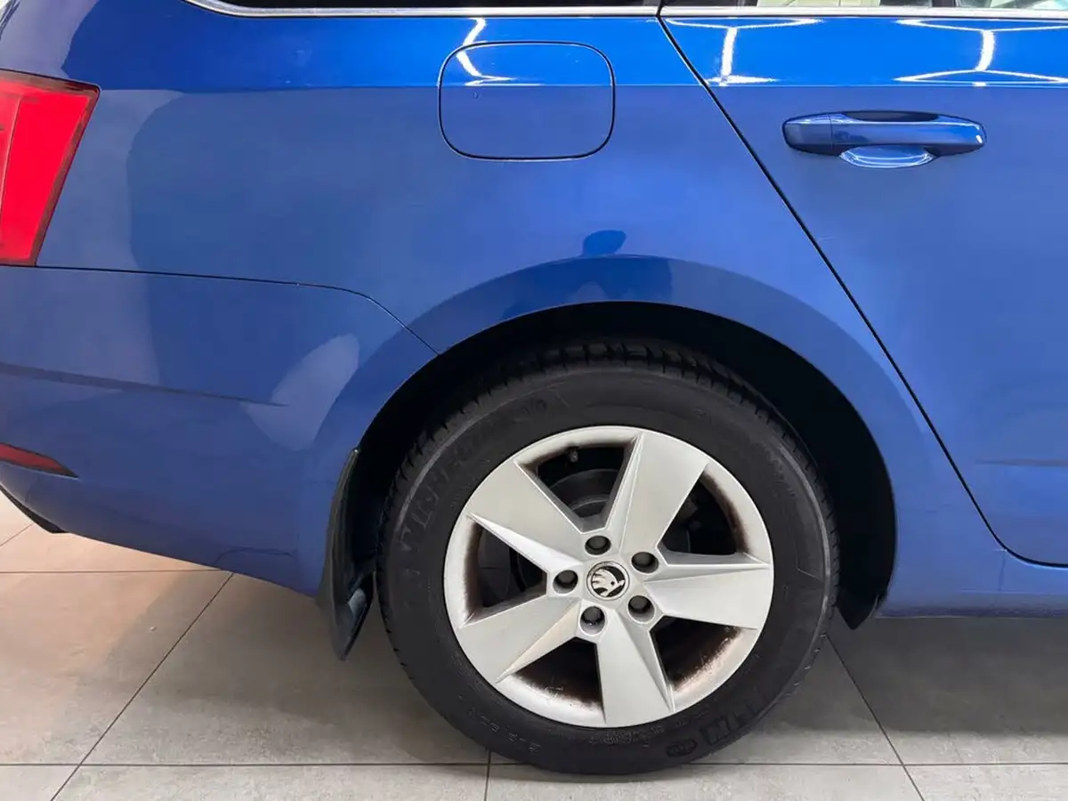 2019-skoda-octavia-16tdi-se-technology-estate-big-30