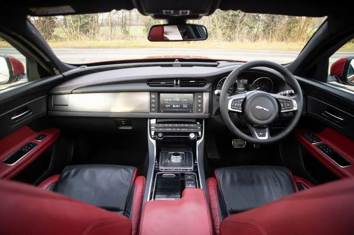 2016-jaguar-xf-30-s-big-15