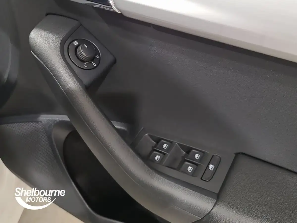 2019-skoda-octavia-16tdi-se-technology-estate-big-39