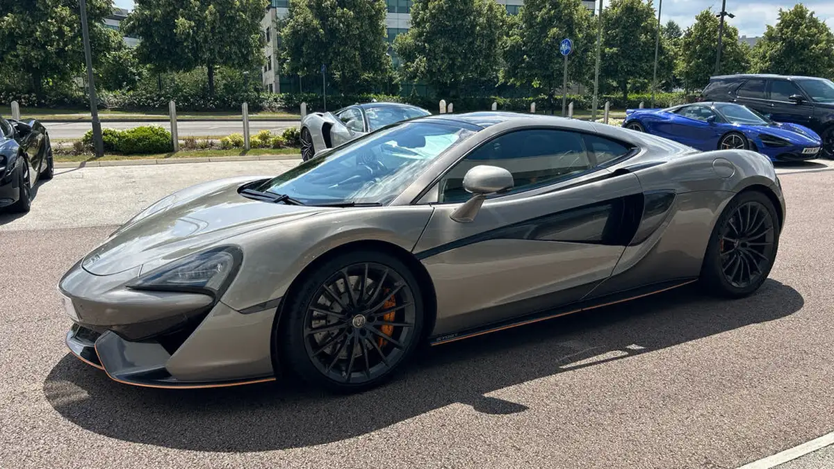 2017-mclaren-570gt-38-big-22
