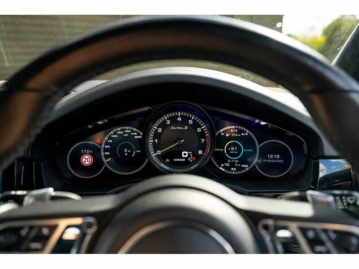 2019-porsche-cayenne-40-v8-turbo-s-e-hybrid-station-wagon-big-19