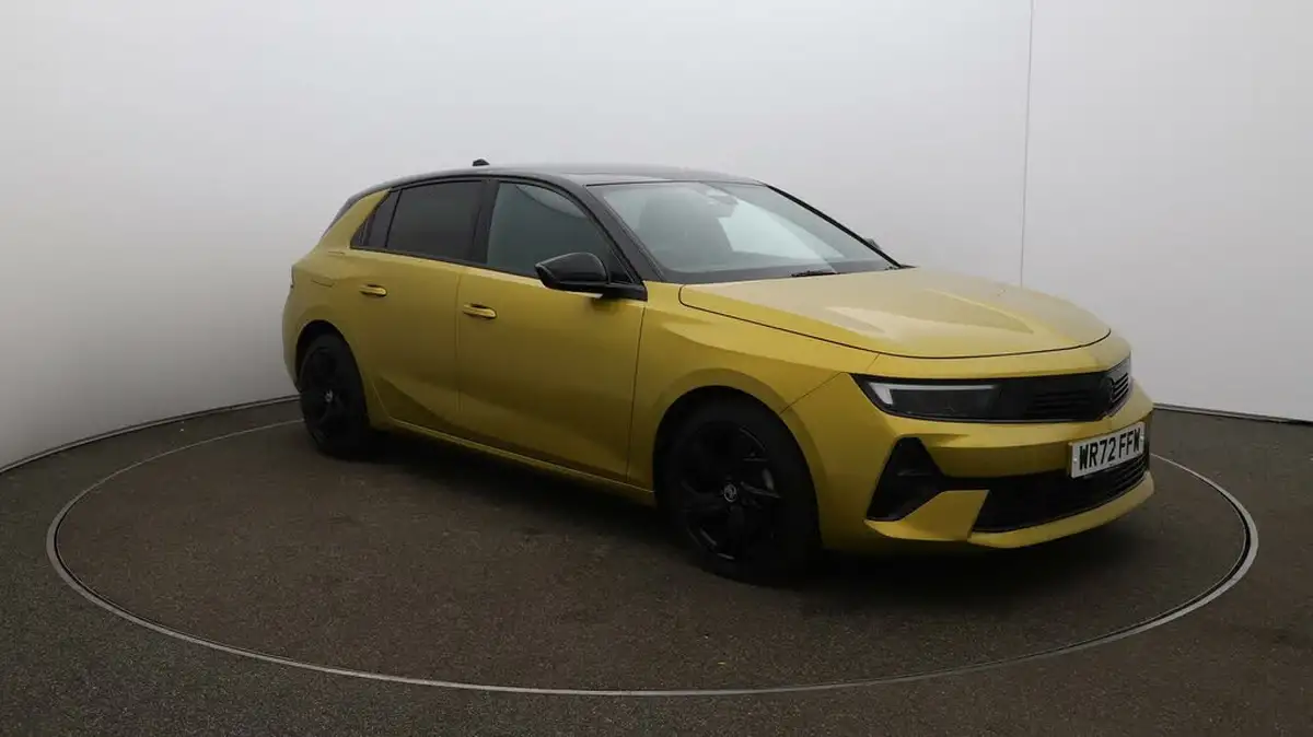 2022-vauxhall-astra-12-turbo-gs-line-hatchback-big-40