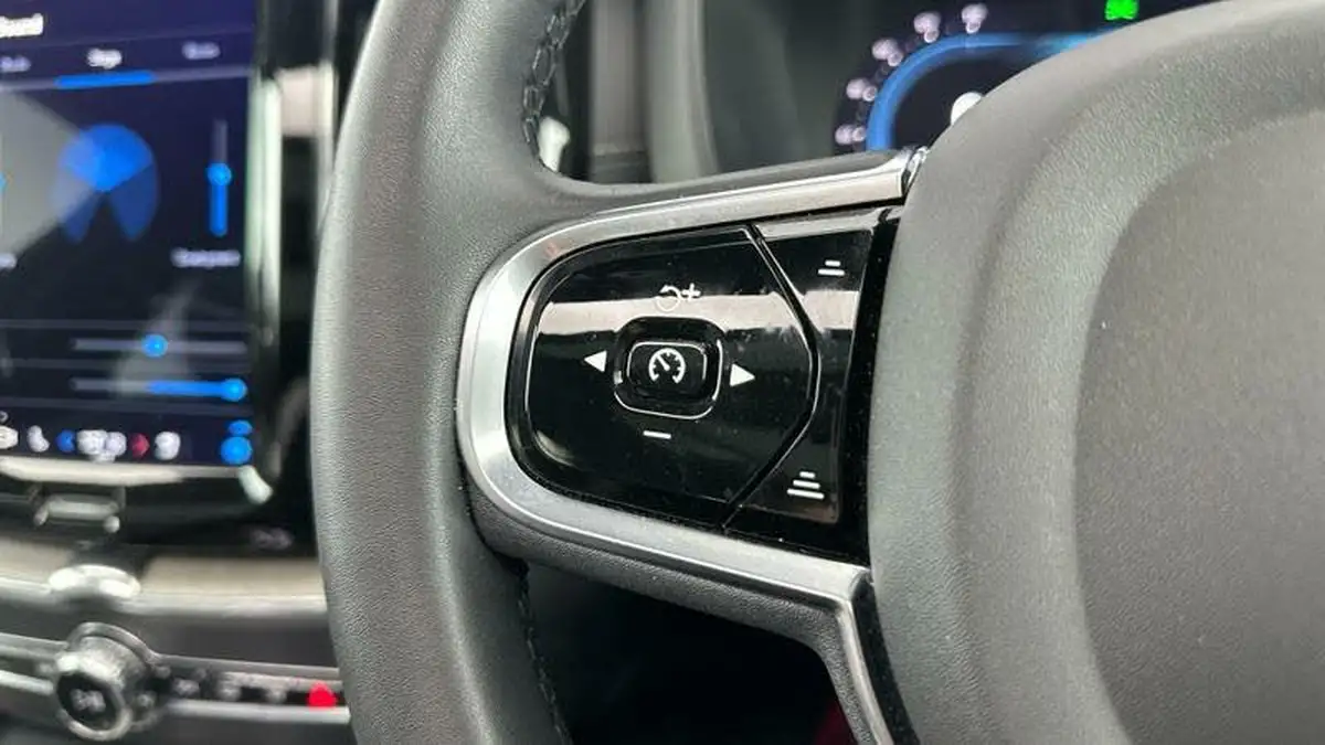 2023-volvo-xc60-20-t8-ultimate-dark-big-20