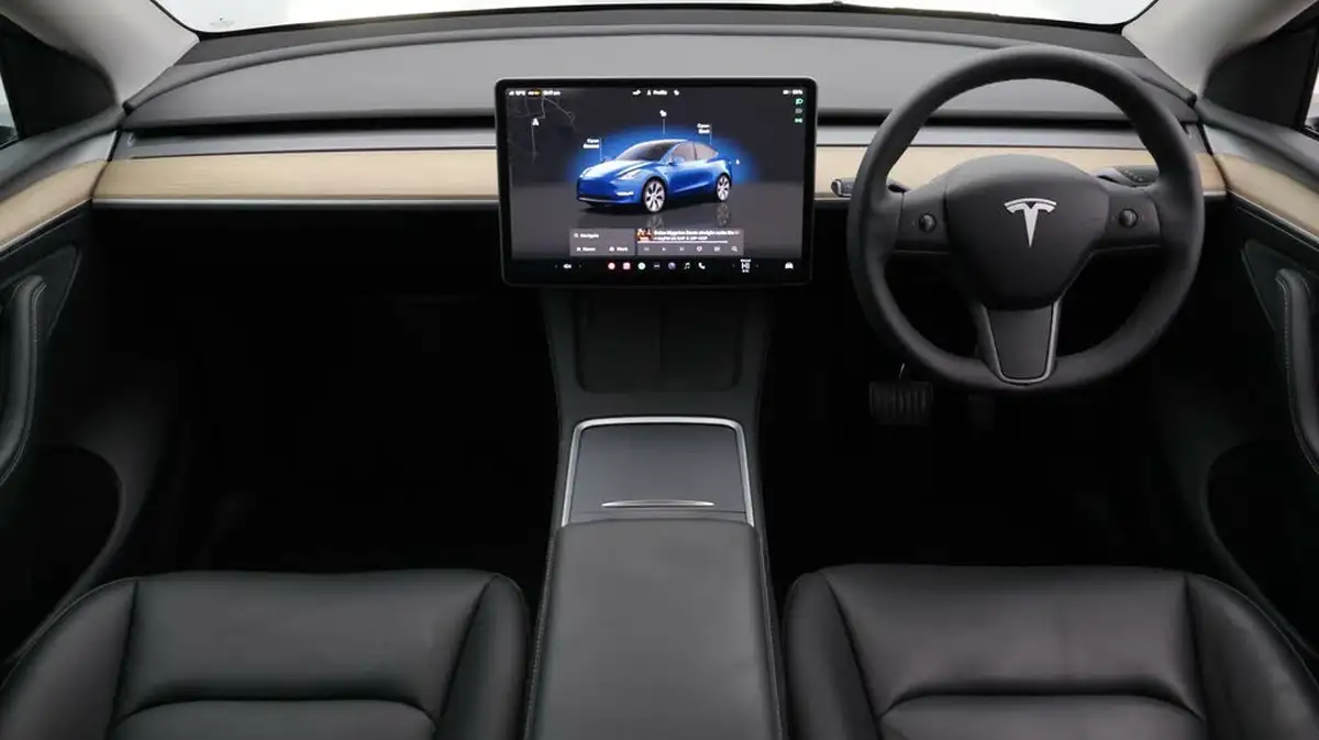 2023-tesla-model-y-e-long-range-big-13