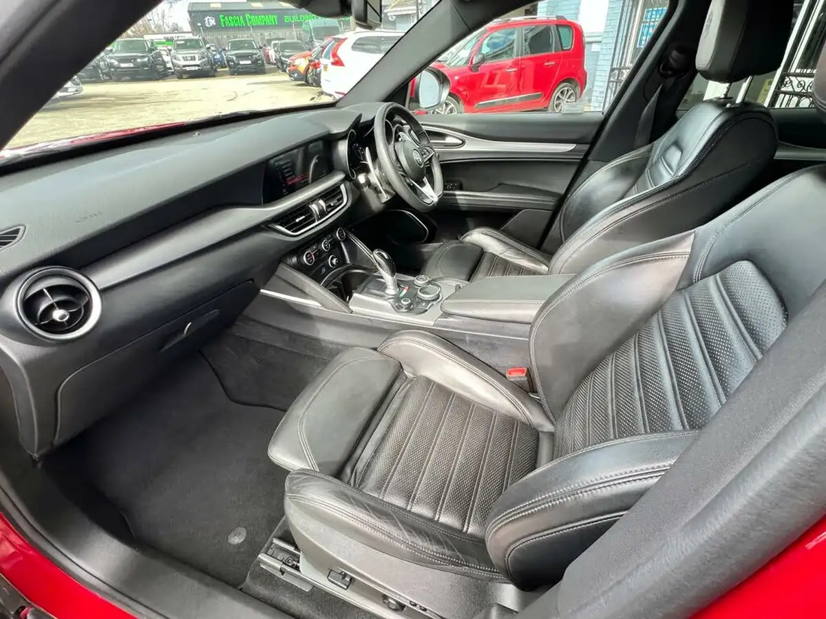 2018-alfa-romeo-stelvio-22td-milano-ss-big-12