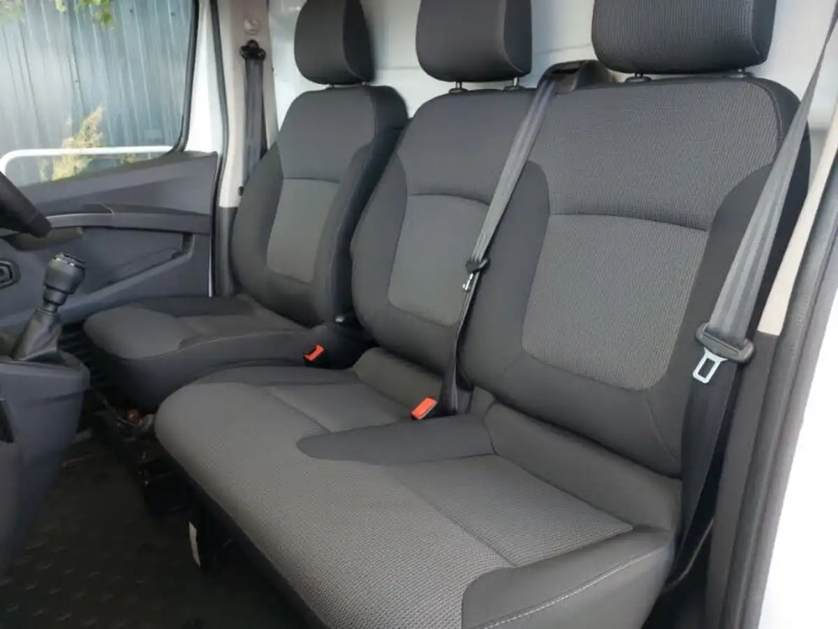 2022-renault-trafic-20dci-ll30-130-business-panel-big-14