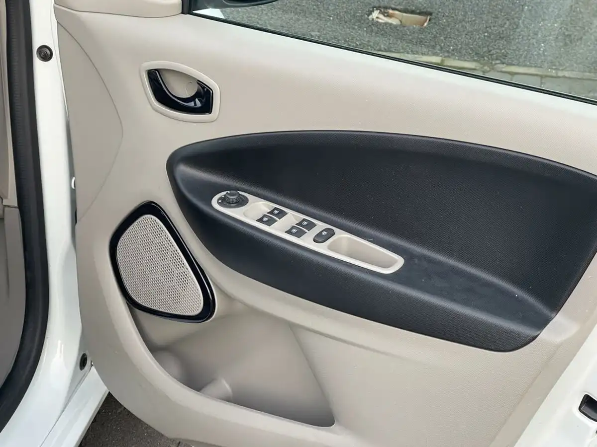 2015-renault-zoe-e-dynamique-nav-big-17
